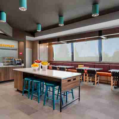 Tru by Hilton Battle Creek Dining/Meeting Rooms