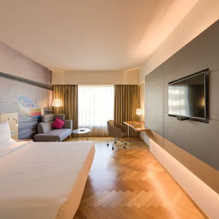 Novotel Vijayawada Varun Отели рядом с достопримечательностью «Храм Канакадурга»