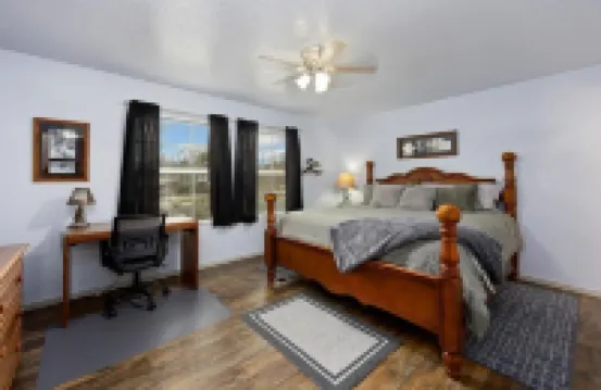 Remodeled, Quiet Hideaway with Private Hot Tub