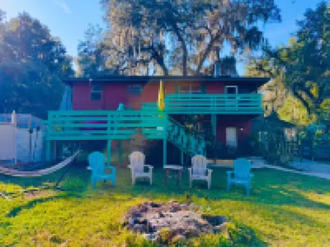Juanita’s Cabin , a Peaceful cabin in Central Florida. IG:@JUANITASCABIN