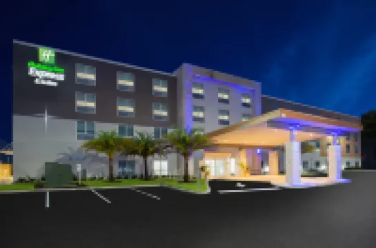 Holiday Inn Express & Suites DELAND SOUTH by IHG