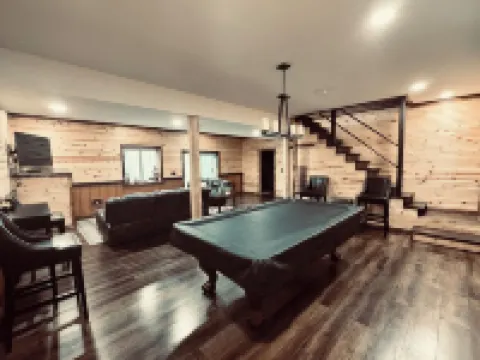 Last Minute & Early Bird Discounts! Beautiful Cabin on 20 Acres in Hocking Hills