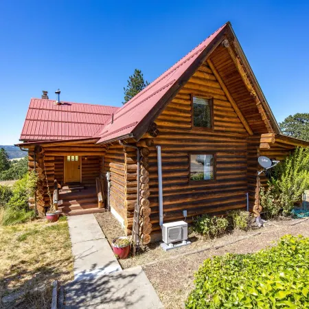 Rowland Log Cabin 3 Bedroom Home by Redawning