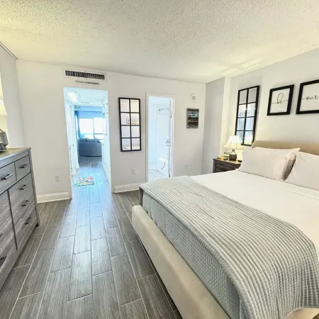 Ocean View Suite for Two - Quiet Prime Location 75th Aven