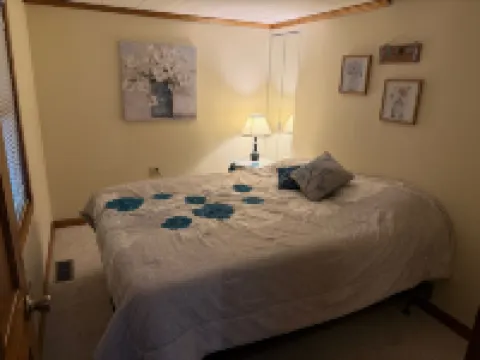 Cozy Lake House: Ark Encounter, Kincaid Lake, KY- Fishing, Scenic Get-Away Hotels in Pendleton County
