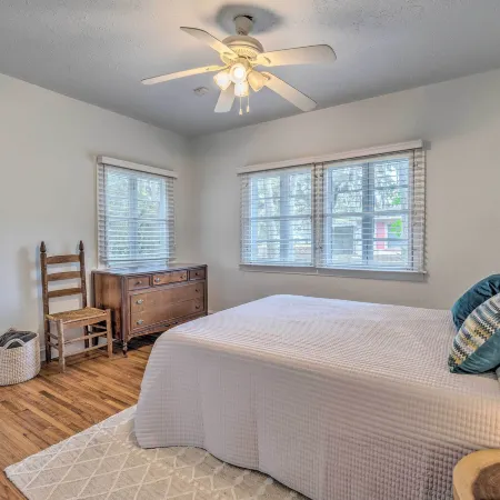 Chic Ocala Home w/ Yard ~ 1 Mi to Dtwn Square