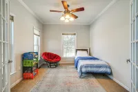 Pool & Furnished Patio: Group Getaway in Hershey - Barer