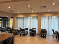 La Quinta Inn & Suites by Wyndham Nashville Airport/Opryland