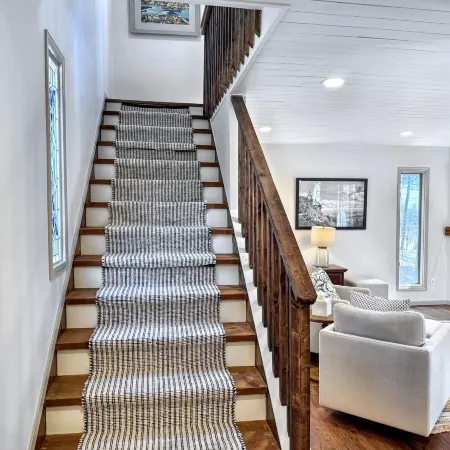 2 Bedroom Highlands Home with Fireplace and Mountain Views