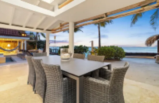 Oceanfront with private beach - 4 bedrooms, 4 bathrooms