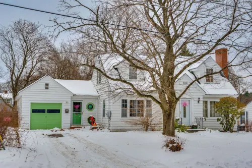 2 Mi to Main Street! Cozy Burlington Guest Suite - Apartments