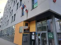 B&B HOME Lyon Centre Berthelot Hotels near 8th arr.