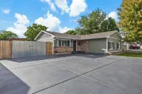 Rustic Refuge - minutes from downtown Fruita!4 beds
