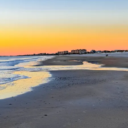 Cozy Cottage Near the Beach With Internet, AC, Washer/dryer