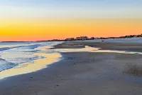 Cozy Cottage Near the Beach With Internet, AC, Washer/dryer