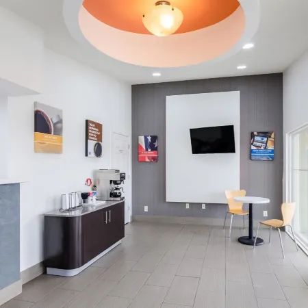 Motel 6 Troutville, VA Отели в г. Ботетот
