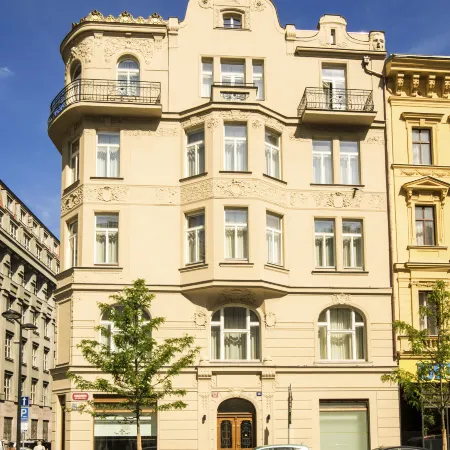Hotel Golden Crown