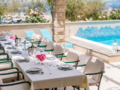 Mirca in Supetar With 7 Bedrooms and 6 Bathrooms Hoteles en Mirca