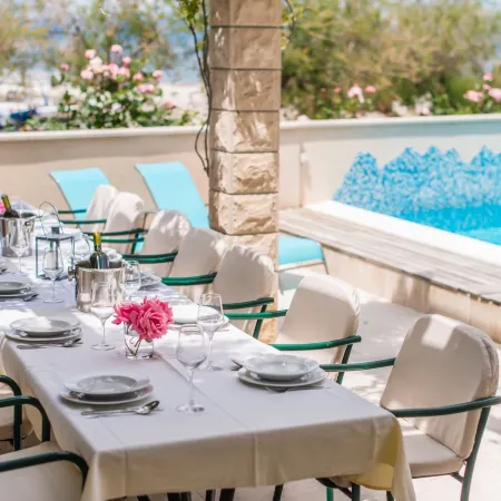 Mirca in Supetar With 7 Bedrooms and 6 Bathrooms Отели в г. Мирца