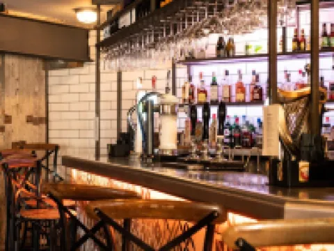 獅子酒吧與燒烤酒店 卡爾德達爾酒店