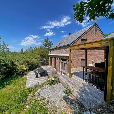 Villa in Durbuy with Jacuzzi & Golf Access