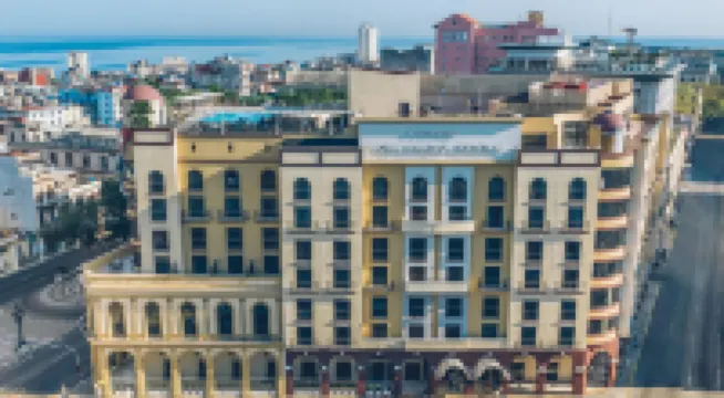 因佩羅斯塔帕克中央酒店 鄰近帕塔加斯雪茄煙製作工廠的酒店