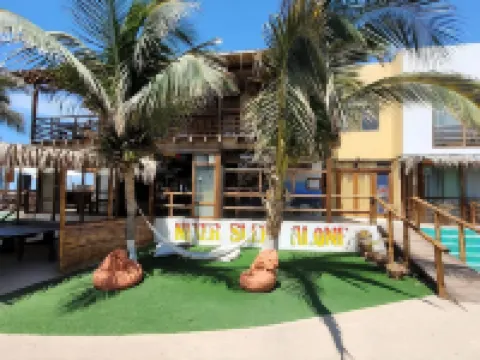 The Point Mancora - Beach Party Hostel Hoteles en Máncora