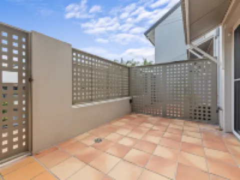 Stylish Townhouse in Ascot With Modern Interiors Hotels in Ascot