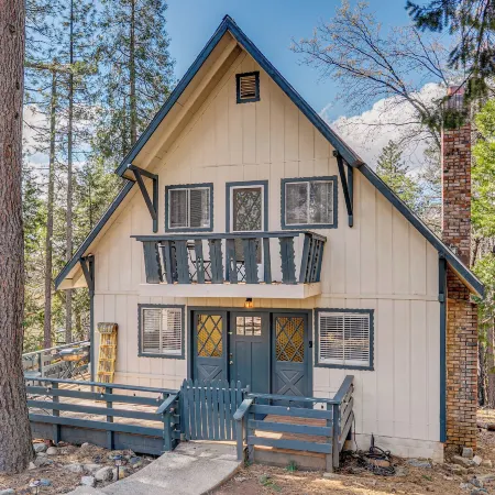 A-Frame Cabin w/ EV Charger, Arcade & Vinyl Lounge