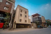 Benchmark Select, Star Square