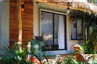 Refugio Lodge Отели в г. 