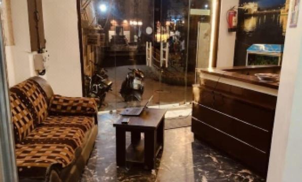 Gurjeet Hotel by Naavagat