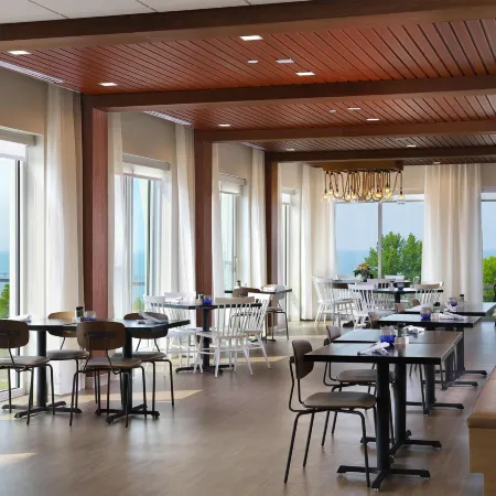 Hampton Inn & Suites Manistee Waterfront