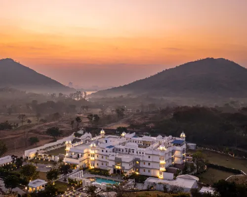 lebua Udaipur Daulatgarh Отели рядом с достопримечательностью «Шилпграм»