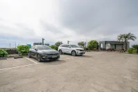 J Raum Resort - parking