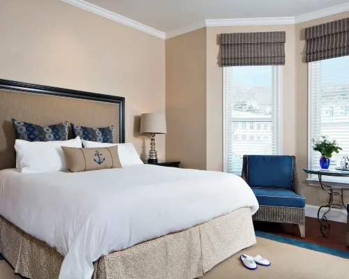 Snug Harbor Inn Hotels in Avalon