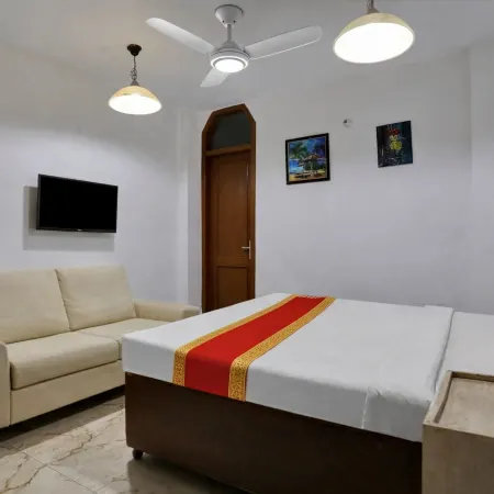Mauryan Elite I Hotel Hauzkhas Отели рядом с достопримечательностью «Индийский технологический институт в Дели»