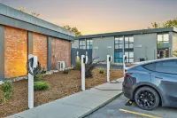 Riverside Hotel & Conference Center - parking