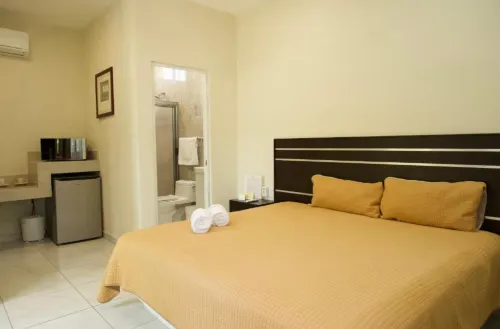 Hotel y Suites Los Encantos