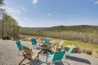 210-acre Cabin w/ Trails & Hot Tub in Tuscumbia! - Homestays