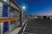 コッパー マナー モーテル - 駐車場