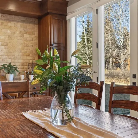 Mulligan Estate by Avantstay Sunriver Retreat + Hot Tub + Game Room + Bikes + Near Trails & Golf