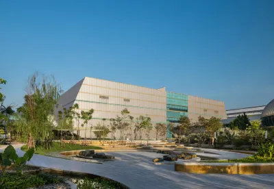 Centara Life Government Complex Hotel & Convention Centre Chaeng Watthana Отели рядом с достопримечательностью «Сентрал Раминдра»