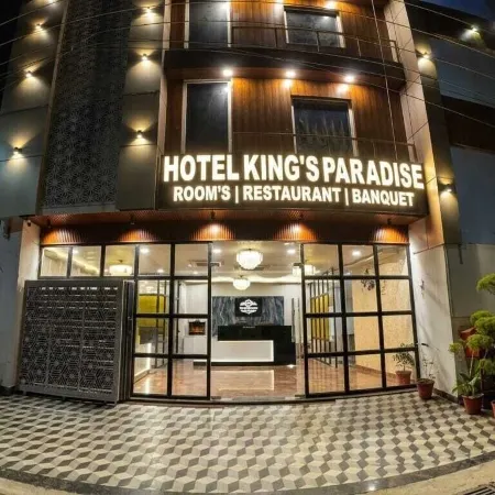 HOTEL KINGS PARADISE BANQUET & LAWN, Airport