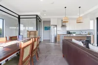 StayNest Guesthouse - Bay House