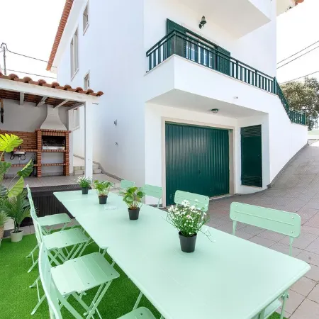 7min to the beach & 23min to Lisbon city, offering convenience & coastal charm