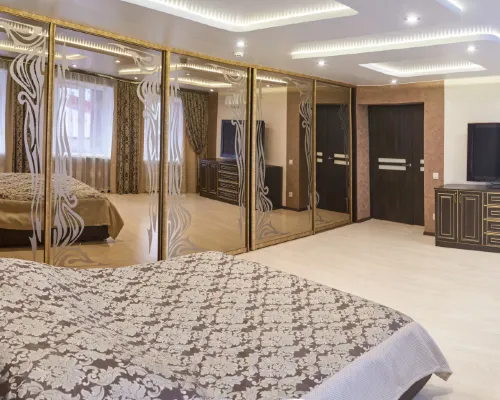 Chib'yu Hotel 우흐타 호텔