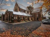 Rare Historic Church Stained Glass Parking Hotele w: Waterloo