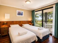 98 Steps to the Beach - Retreat with Pool Access Hotels in Broadwater