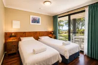 98 Steps to the Beach - Retreat with Pool Access
